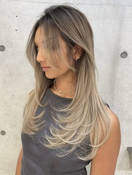 ヨロ 上野(YOLO) ハイライトカラーミルクティーベージュレイヤーカット