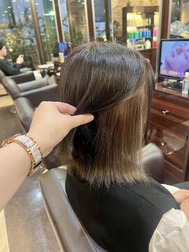 キャラ 池袋本店(CHARA) 切りっぱなしボブ/インナーベージュ/インナーカラーボブ