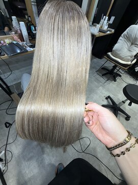 ログスラッシュ(LOG/) ミルクティーベージュ × 白髪ぼかしハイライト♪