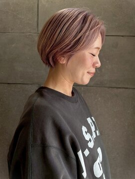 ハイトーンピンク ブリーチカラー 顔周りカット 小顔カット 20代
