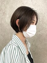 エリマ 調布(elima)&nbsp;大人ショートボブミニボブセンターパートイルミナカラー前髪あり