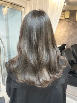 ナイ(nai) グレージュ　ハイライト