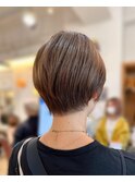 フェザーショートマロンベージュメルティーカラー似合わせカット