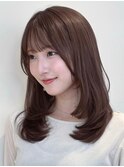 顔周りレイヤーカットくびれヘアミルクティーベージュカラー
