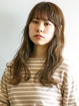 オッジ 西新店(Oggi) ウェーブヘア ブリーチ ハイトーン レイヤーカット ベージュ