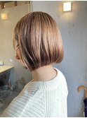 切りっぱなしボブ&ベージュ系ブラウン
