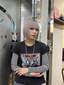 ログ 渋谷(L.O.G) ホワイトブロンド【渋谷/渋谷駅】¥ケアブリーチ/ハイトーンカラ