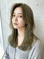 エイチ 大阪梅田(H)&nbsp;外ハネボブ前下がりボブレイヤーボブミルクティーグレージュ髪型