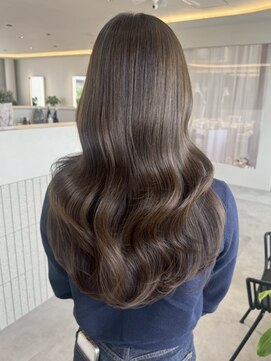 ビビバイベル(BiVi by BHEL) 桑名ロングレイヤーカットハッシュカット透明感カラー重めロング