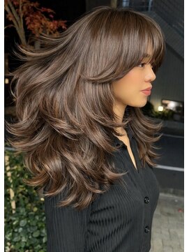 ヌエン 渋谷(NU/EN) 重軽バタフライレイヤー/重めミディアム/オンブレ/ハイライト