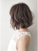 外ハネハイライト色っぽボブ