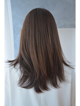 トレランス(TOLERANCE) 赤みを抑えたナチュラルなグレイジュ