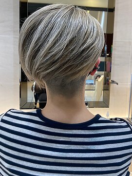 ザビー(THE B) 本八幡×グレイカラー×ハンサムショート×白髪ぼかし