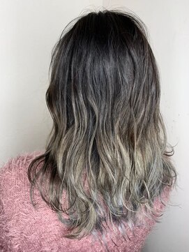 モルニ(MORNI) グラデーションカラー_マロンベージュ Aラインボブ かきあげ