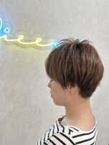 ニィ(2iee.)&nbsp;超ストレート毛のマッシュショート