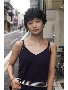 マレ(MARAIS) ショートパーマスタイル