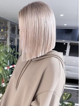 ヌエン 渋谷(NU/EN) 春トレンド外国人風ブリーチとパッツっとボブのナチュラル可愛い