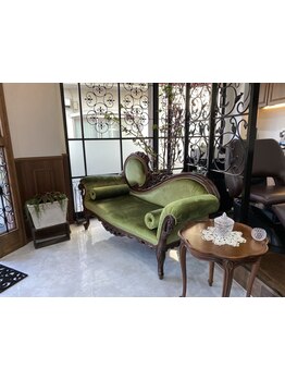 【市川駅/市川真間駅/白髪染め】オーナーこだわりのラグジュアリーな上質空間でお迎えします。