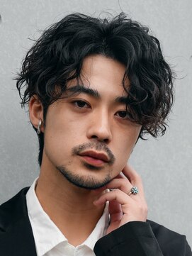 レタッチバイフィフス(RETOUCH by fifth) 原宿ツイストスパイラルパーマメンズカットセンターパート緩め