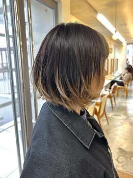 黒髪ミニボブレイヤーデザインカラーブロンドエンドカラー