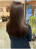 背中を彩る光のヴェール。究極のツヤで魅せる、完璧なロング