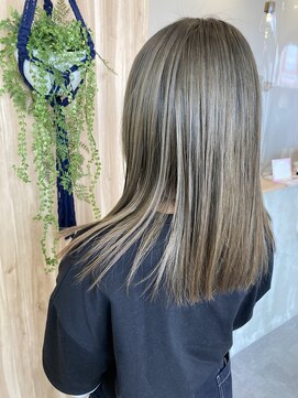 アドラーブル 長岡リバーサイド千秋店(adorable) 透明感　ツヤ感　カーキグレージュ　【小顔】