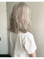 ソーコ 渋谷(SOCO) ハイトーンホワイトベージュグレージュケアブリーチ