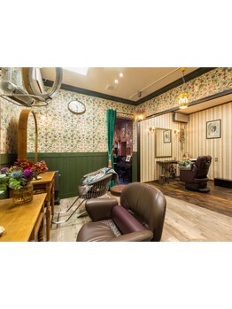 オーナーこだわりの落ち着く店内で、ゆったり施術が受けられます♪大型サロンが苦手な方にもオススメ☆