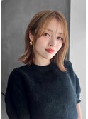 〈NYLON.〉シルキーベージュ×切りっぱなし外はねスタイル