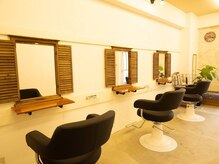 ヘアーサロン パドマ(PADMA)の雰囲気（セット面3席なのでゆったりくつろげる空間になってます♪）
