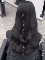 コンマ(,) 大人ガーリーなグレージュカラー◎