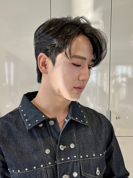 エレン(E L E N) ガイルヘア　七三分け