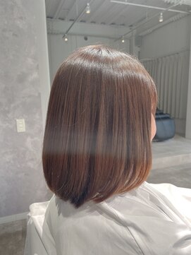 ワン(One...) 艶さらミディアムボブ