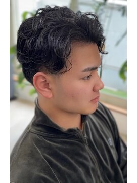 リア(Li'a) ラルフカール/テーパーフェード/上品大人スタイル