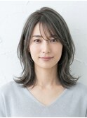 30代40代必見!大人グレージュ×外ハネレイヤーミディアム