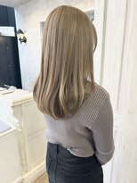 キャアリー(Caary)&nbsp;福山市Caaryブリーチありハイトーンシルキーベージュ艶カラー