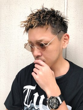 ヘアサロンM 新宿 ツイスト風刈り上げショート