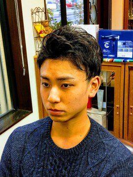 オム ヘアー(Hommes Hair) ワイルドアップバング　ツーブロックヘアー
