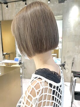 ヨーク(yoke) 【yoke】ミニボブ/ミルクティーグレージュ