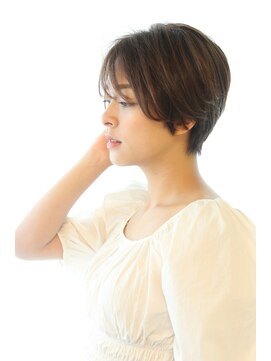 レウナ 外苑前(Reuna) 【30代40代50代】毛流れ綺麗なひし形ショート