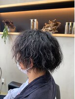 シンヤヘアーズ(SHINYA HAIRS) G-DRAGON風センターパートツイストスパイラル