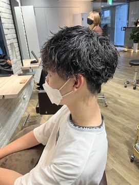 エヌプラス(N+) 波巻きツイストスパイラル刈り上げセンターパートサーフカール