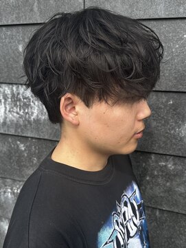 ヒュイル バイ ニアウ(Hwyl by Niau) メンズマッシュパーマニュアンスパーマスパイラルパーマ刈り上げ