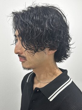 ヒュイル バイ ニアウ(Hwyl by Niau) メンズマッシュパーマニュアンスパーマスパイラルパーマ刈り上げ