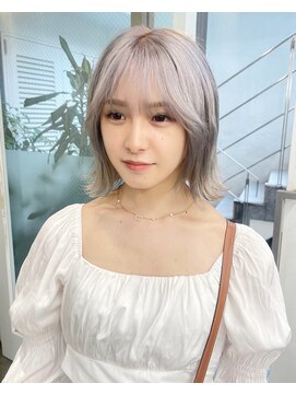 レコ 渋谷(LECO) ケアブリーチ艶髪ハイトーンホワイトシルバーカラーボブカット