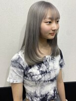 ラグナ(LAGUNA)&nbsp;【レイヤーカット/シルバーベージュ/10代/ハイトーン】