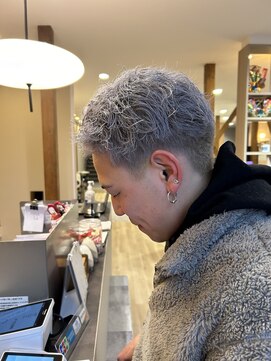 アヴァンス ジェイアール和歌山店(AVANCE.) シルバーアッシュ