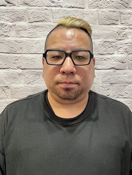 グレイスフルバーバー 赤坂見附店 ハイ刈り上げ/ブリーチ/シルバー