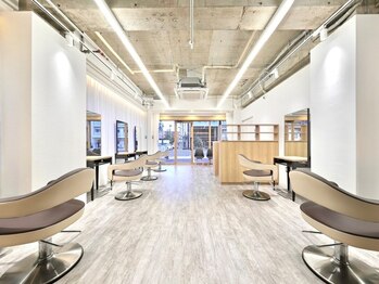 ウイ バイ ファースト 北四番丁店(u'i by first)の写真/5席だけの贅沢空間で,周囲を気にせずゆったりとした時間を*[髪質改善/縮毛矯正ヘッドスパ/トリートメント]