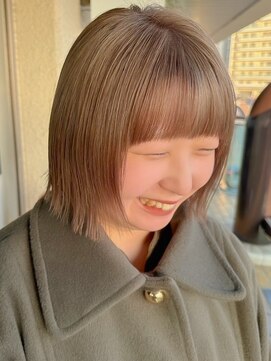 フィルム(FiLMs) 白髪ぼかし/ミルクティーベージュ/外はねボブ/切りっぱなし